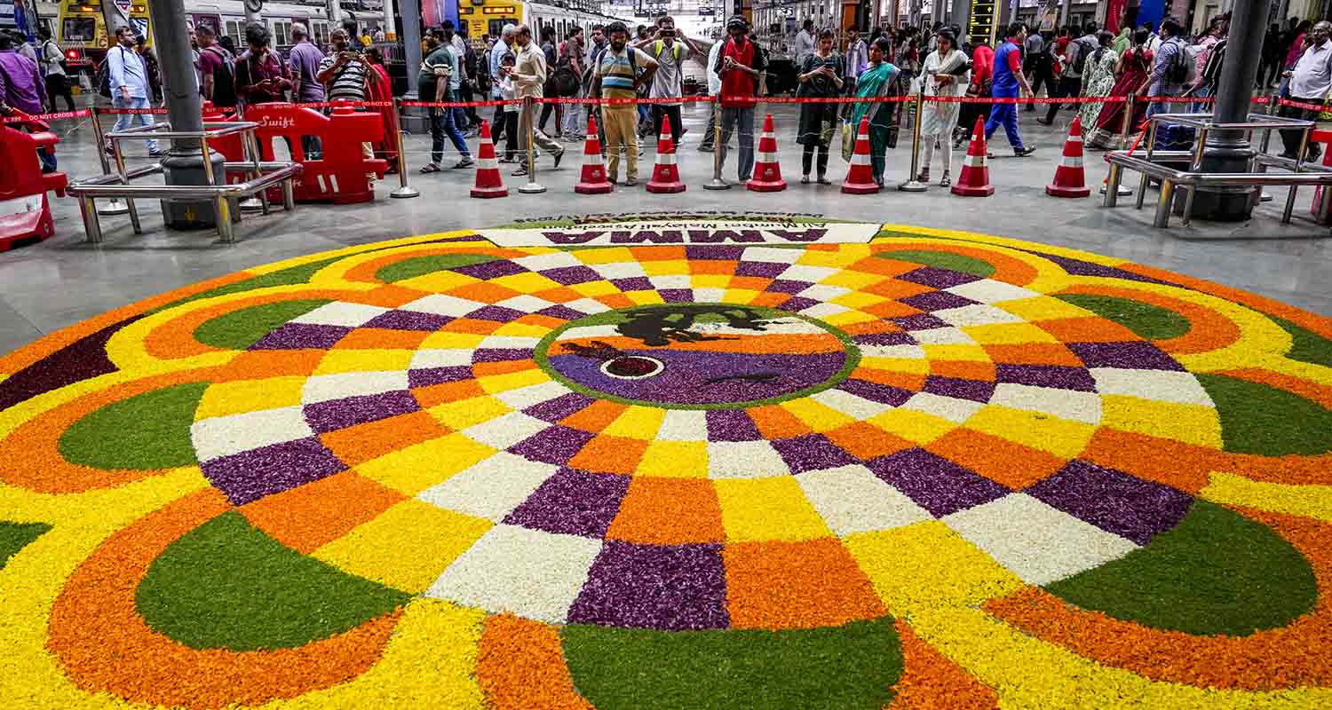 A ‘rangoli’ dedicated to the victims of 26/11 Mumbai terror attacks, made on the occasion of Onam festival at Chhatrapati Shivaji Terminus, in Mumbai, on Friday,