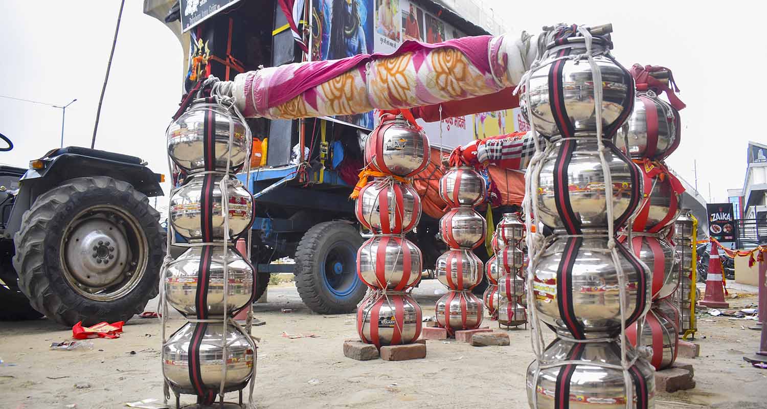 Kolkata: ISKCON (International Society for Krishna Consciousness) monks paint the Rath (chariot) ahead of the Rath Yatra festival, in Kolkata, on Tuesday.