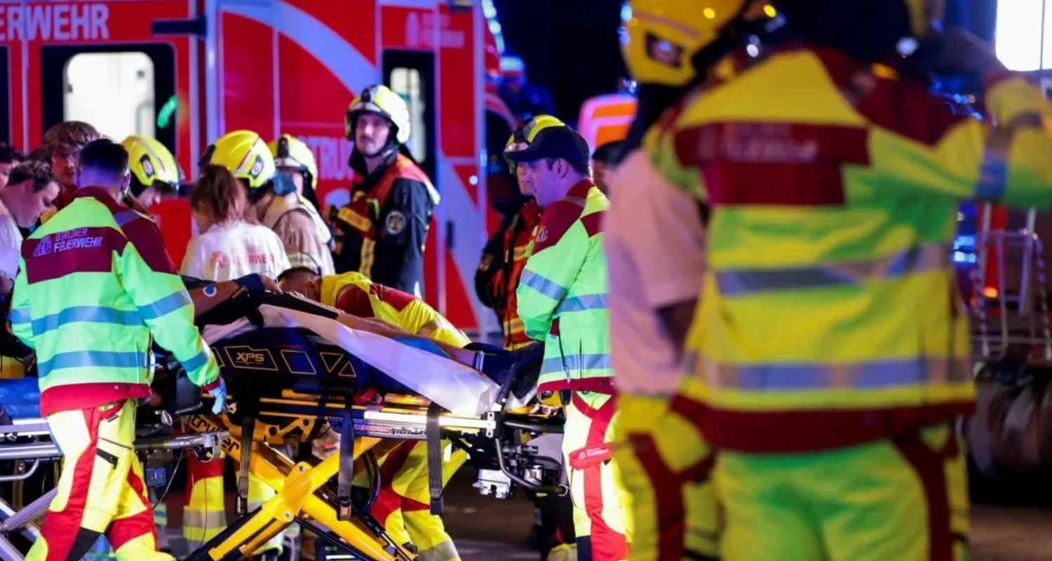 1 killed, 16 hurt after van ploughs into Berlin LGBTQ+ parade