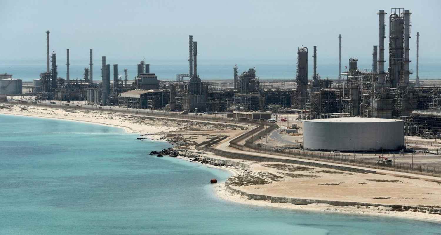 Crude oil hovers around $72 a barrel