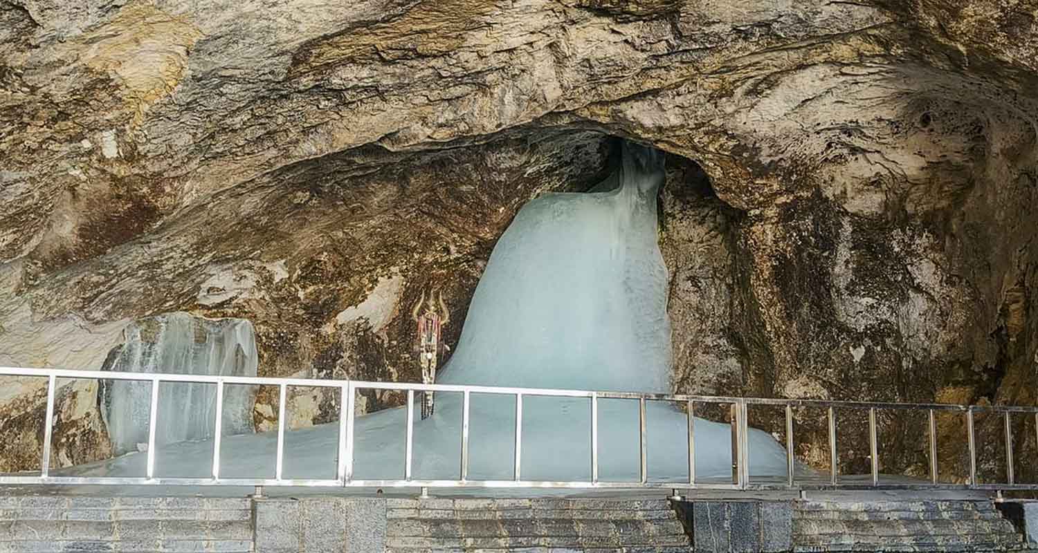 J&K LG Manoj Sinha performed ‘Pratham Puja’ at the holy cave, marking the ceremonial beginning of the annual Amarnath Yatra.
