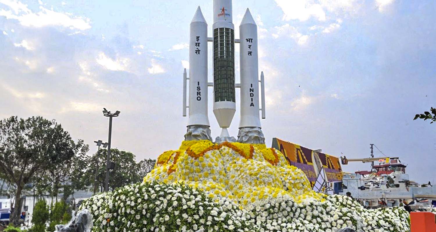 Floral sculpture of Commonwealth Games logo at the 14th International Flower Show at Sabarmati Riverfront Event Centre, in Ahmedabad.