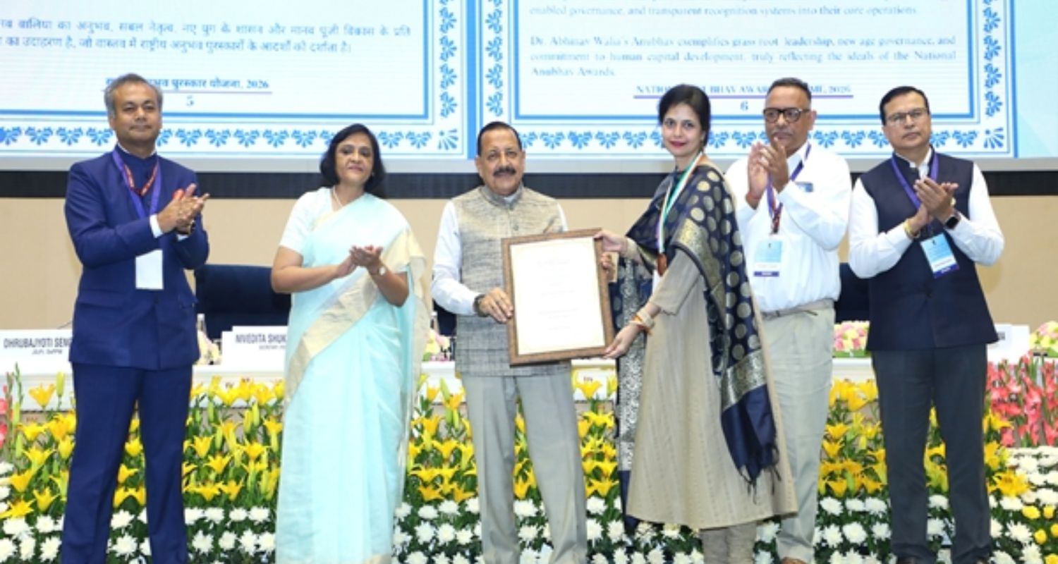 15 officials get Anubhav Awards for nation building contribution