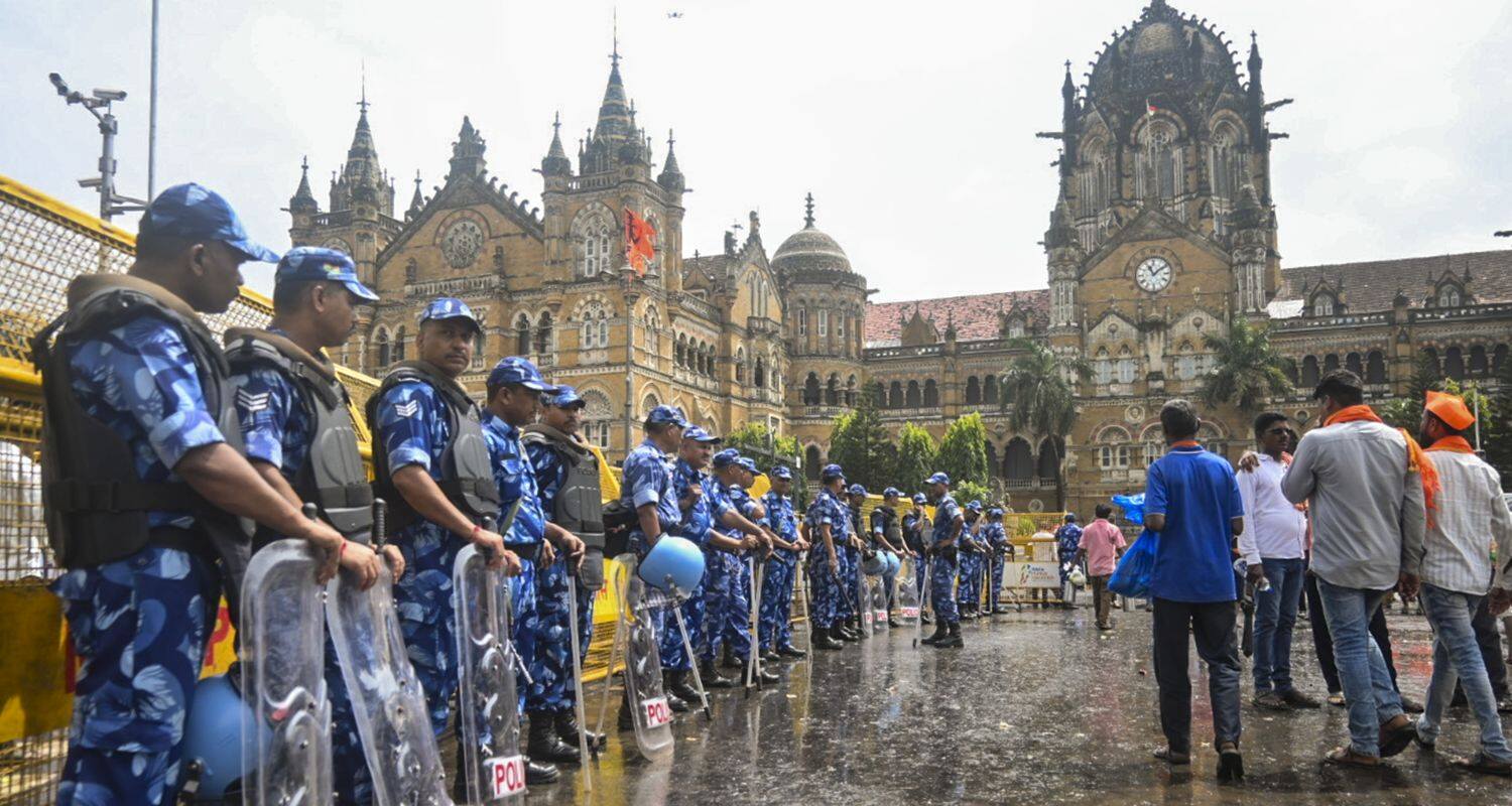 Mumbai Police begin clearing Azad Maidan after HC directive